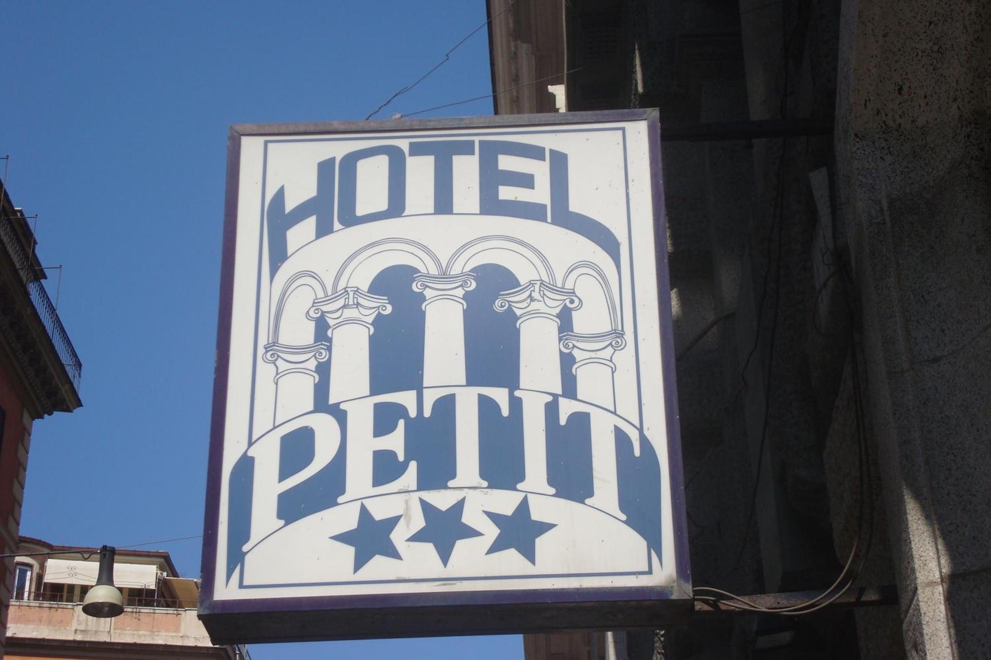 Hotel Le Petit — Foto 1